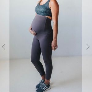Senita Athletics Maternity Crop - Size M - Lilac